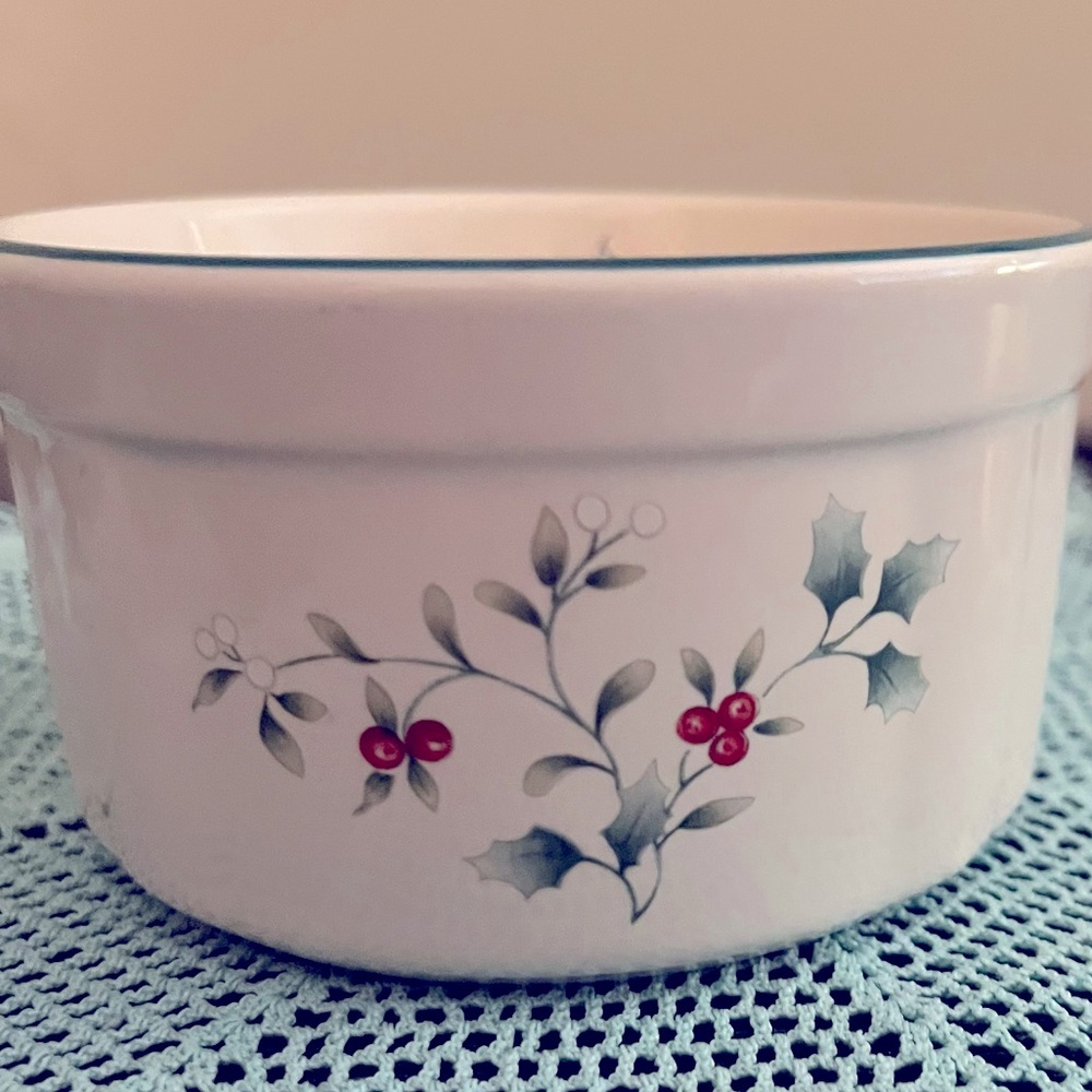 Pfaltzgraff Winterberry Ramekin/Small Bowl Dish